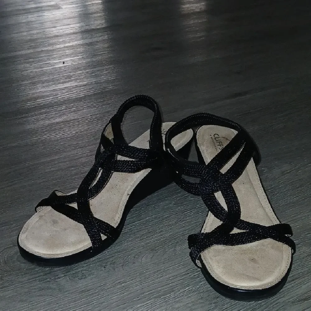 Cliffs by White Mountain Black Strappy Sandals Sz 10 NWOT